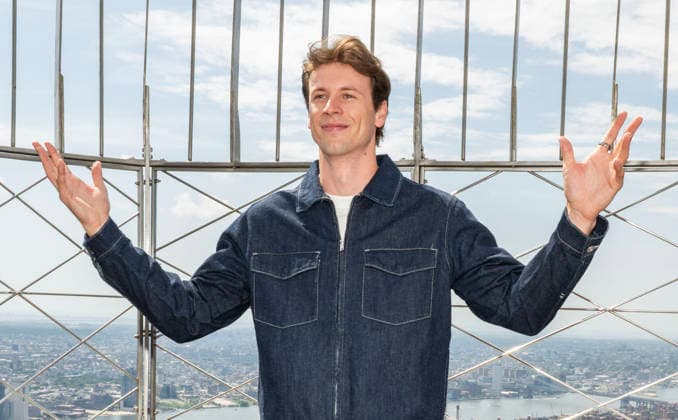 June 17, 2026, New York, New York, USA: JOSH BRUBAKER visits the Empire State Building in New York to celebrate the expansion of his two shows, The Bru Show and Audacity Check In. 17 June 2026 New York USA  - ZUMAa265 20260617_zep_a265_012 Copyright: xEricxAcquayex