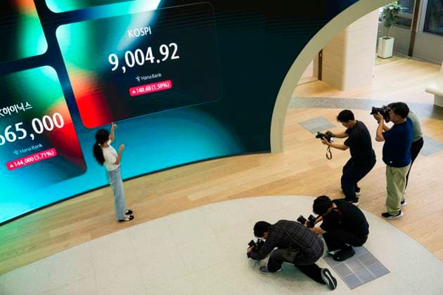 June 18, 2026, Seoul, South Korea: A display shows South KoreaÃ¢â‚¬â ¢s KOSPI index hitting historic highs on Thursday, June 18, 2026 in Seoul, South Korea. South KoreaÃ¢â‚¬â ¢s domestic KOSPI index broke the 9000-point barrier, buoyed by gains in semiconductor and AI industries driven by Samsung and SK Hynix and the announcement of a cease fire deal between the U.S. and Iran. Seoul South Korea  - ZUMAh163 20260618_znp_h163_010 Copyright: xJintakxHanx