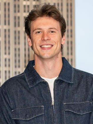 June 17, 2026, New York, New York, USA: JOSH BRUBAKER visits the Empire State Building in New York to celebrate the expansion of his two shows, The Bru Show and Audacity Check In. 17 June 2026 New York USA - ZUMAa265 20260617_zep_a265_005 Copyright: xEricxAcquayex