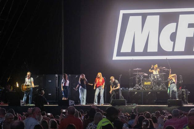 McFly in concert at Thetford Forest, Thetford, UK Thetford, UK, 17 June, 2026. McFly in concert. Pictured left to right, Tom Fletcher, Charlotte Steele, Holly-Anne Hul, Lauren Byrne, Danny Jones, Harry Judd, Dougie Poynter., Credit:Stephen Keable Avalon UK, Norfolk, Thetford, Thetford Forest  Copyright: xStephenxKeablex xAvalonx 1110842171