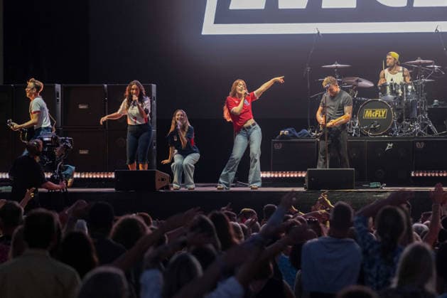 McFly in concert at Thetford Forest, Thetford, UK Thetford, UK, 17 June, 2026. McFly in concert. Pictured left to right, Tom Fletcher, Charlotte Steele, Holly-Anne Hul, Lauren Byrne, Danny Jones, Harry Judd., Credit:Stephen Keable Avalon UK, Norfolk, Thetford, Thetford Forest  Copyright: xStephenxKeablex xAvalonx 1110842203
