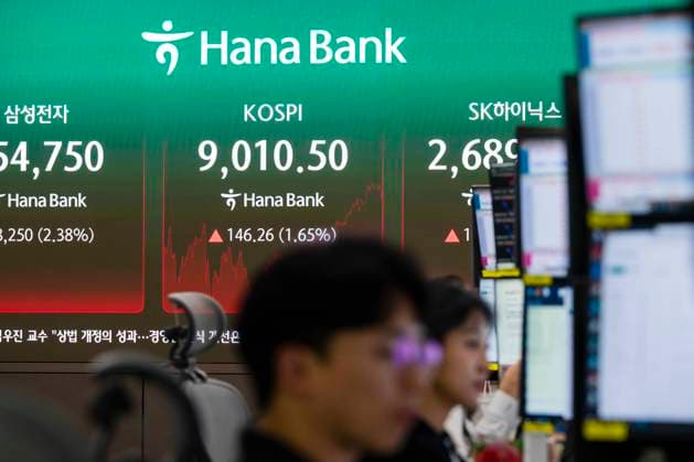 June 18, 2026, Seoul, South Korea: A display shows South KoreaÃ¢â‚¬â ¢s KOSPI index hitting historic highs on Thursday, June 18, 2026 in Seoul, South Korea. South KoreaÃ¢â‚¬â ¢s domestic KOSPI index broke the 9000-point barrier, buoyed by gains in semiconductor and AI industries driven by Samsung and SK Hynix and the announcement of a cease fire deal between the U.S. and Iran. Seoul South Korea - ZUMAh163 20260618_znp_h163_014 Copyright: xJintakxHanx
