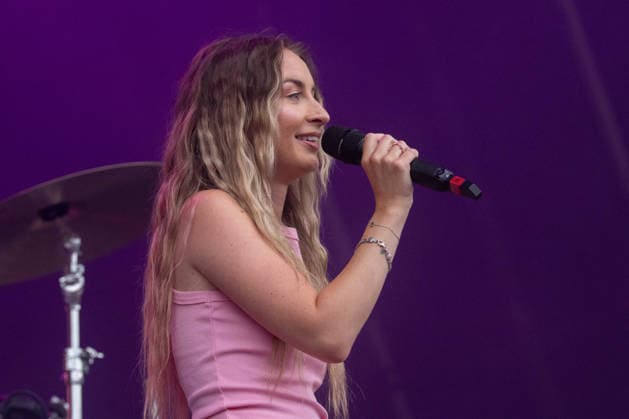 Remember Monday in concert at Thetford Forest in Thetford, UK on 17 June 2026 Holly-Anne Hull at Remember Monday in concert at Thetford Forest in Thetford, UK on 17 June 2026, Credit:Stephen Keable Avalon UK, Norfolk, Thetford, Thetford Forest  Copyright: xStephenxKeablex xAvalonx 1110851008