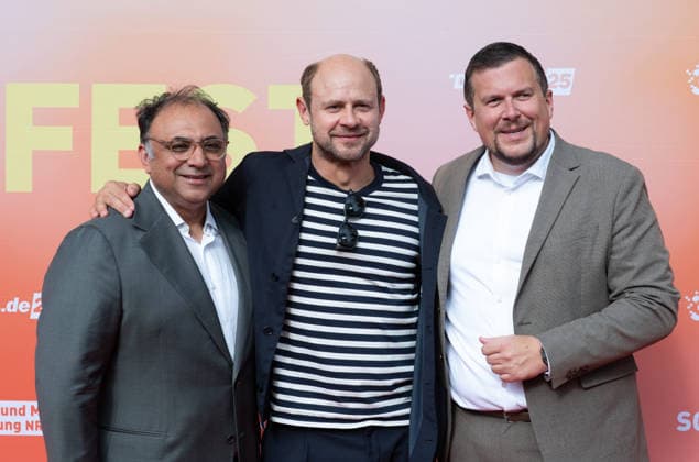 v.l. Walid NAKSCHBANDI, Geschaeftsfuehrer der Film- und Medienstiftung NRW Moritz FUEHRMANN, Führmann, Schauspieler, Thomas LUECKERATH, Lükerath, Geschaeftsfuehrer DWDL Portraet, Porträt, Portrait, Angeschnittenes Einzelbild, Einzelmotiv, Roter Teppich, Red Carpet Show, Ankunft, arrival, Sommerfest der Film und Medienstiftung NRW in Koeln, 17.06.2026. *** From left