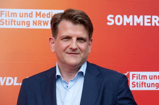 Leopold HOESCH, Produzent, Portraet, Porträt, Portrait, Angeschnittenes Einzelbild, Einzelmotiv, Roter Teppich, Red Carpet Show, Ankunft, arrival, Sommerfest der Film und Medienstiftung NRW in Koeln, 17.06.2026. *** Leopold HOESCH, Producer, Portrait, Single Frame, Single Motif, Red Carpet, Red Carpet Show, Arrival, Summer Festival of the Film and Media Foundation NRW in Cologne, June 17, 2026,detected_source_language