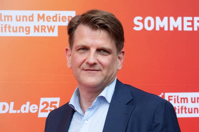 Leopold HOESCH, Produzent, Portraet, Porträt, Portrait, Angeschnittenes Einzelbild, Einzelmotiv, Roter Teppich, Red Carpet Show, Ankunft, arrival, Sommerfest der Film und Medienstiftung NRW in Koeln, 17.06.2026. *** Leopold HOESCH, Producer, Portrait, Single Frame, Single Motif, Red Carpet, Red Carpet Show, Arrival, Summer Festival of the Film and Media Foundation NRW in Cologne, June 17, 2026,detected_source_language
