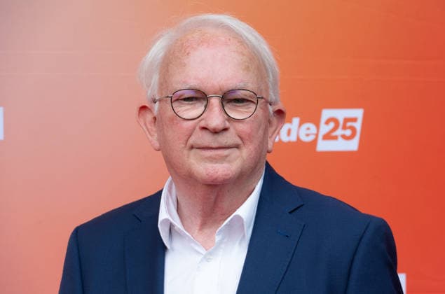 Werner SCHWADERLAPP, Aufsichtsratsvorsitzender der Film- und Medienstiftung NRW Portraet, Porträt, Portrait, Angeschnittenes Einzelbild, Einzelmotiv, Roter Teppich, Red Carpet Show, Ankunft, arrival, Sommerfest der Film und Medienstiftung NRW in Koeln, 17.06.2026. *** Werner SCHWADERLAPP, Chairman of the Supervisory Board of the Film and Media Foundation NRW; portrait, single frame, single subject, red carpet, Red Carpet Show, Arrival, Film and Media Foundation NRW Summer Party in Cologne, June 17, 2026,detected_source_language