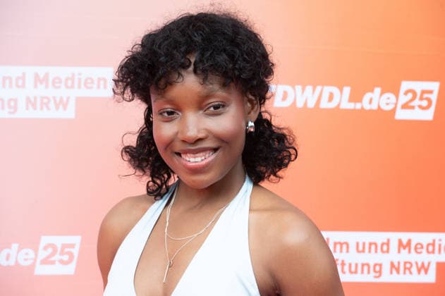 Lovely BRACKMANN, Schauspielerin, Portraet, Porträt, Portrait, Angeschnittenes Einzelbild, Einzelmotiv, Roter Teppich, Red Carpet Show, Ankunft, arrival, Sommerfest der Film und Medienstiftung NRW in Koeln, 17.06.2026. *** Lovely BRACKMANN, actress, portrait, close-up, single image, single subject, red carpet, red carpet event, arrival, Summer Festival of the Film and Media Foundation NRW in Cologne, June 17, 2026,detected_source_language