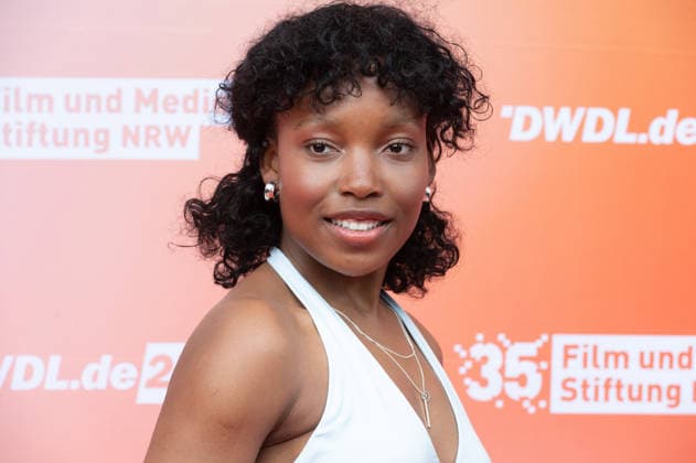 Lovely BRACKMANN, Schauspielerin, Portraet, Porträt, Portrait, Angeschnittenes Einzelbild, Einzelmotiv, Roter Teppich, Red Carpet Show, Ankunft, arrival, Sommerfest der Film und Medienstiftung NRW in Koeln, 17.06.2026. *** Lovely BRACKMANN, actress, portrait, close-up, single image, single subject, red carpet, red carpet event, arrival, Summer Festival of the Film and Media Foundation NRW in Cologne, June 17, 2026,detected_source_language