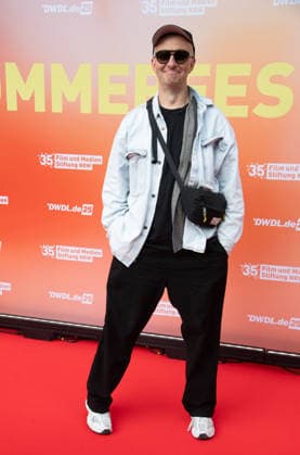 Jan BOEHMERMANN, Böhmermann, Moderator Portraet, Porträt, Portrait, Angeschnittenes Einzelbild, Einzelmotiv, Roter Teppich, Red Carpet Show, Ankunft, arrival, Sommerfest der Film und Medienstiftung NRW in Koeln, 17.06.2026. *** Jan BOEHMERMANN, Böhmermann, Host, Portrait, Single Frame, Single Motif, Red Carpet, Red Carpet Show, Arrival, Summer Festival of the Film and Media Foundation NRW in Cologne, June 17, 2026,detected_source_language