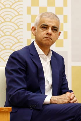 June 18, 2026, Tokyo, Japan: Mayor of London Sadiq Khan attends a meeting with Tokyo Governor Yuriko Koike (not pictured) at the Tokyo Metropolitan Government Building. Mayor Khan is on an official visit to Tokyo to strengthen ties with his counterpart, Governor Koike. Tokyo Japan  - ZUMAm191 20260618_aap_m191_011 Copyright: xRodrigoxReyesxMarinx