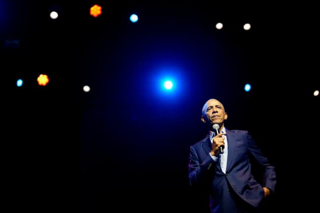 Former President Barack Obama appears on stage as they surprised administration and campaign alumni in Chicago ahead of the dedication ceremony of the Obama Presidential Center, Wednesday, June 17, 2026. Pool  CHX20260617216 PabloxMartinezxMonsivais