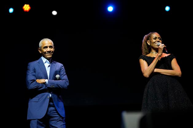 Former President Barack Obama and former first lady Michelle Obama appear on stage as they surprised administration and campaign alumni in Chicago ahead of the dedication ceremony of the Obama Presidential Center, Wednesday, June 17, 2026. Pool  CHX20260617221 PabloxMartinezxMonsivais