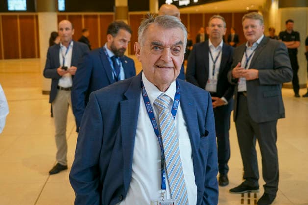 CNTV INNENMUNISTER- Herbert Reul Politiker der CDU. Innenminister des Landes Nordrhein-Westfalen auf der 225.Sitzung der Staendigen Konferenz der Innenminister und Senatoren der Laender am 17. Juni 2026 im Congress Center Hamburg Hamburg Deutschland *** CNTV INTERIOR MINISTER Herbert Reul, CDU politician and Interior Minister of the State of North Rhine-Westphalia, at the 225th meeting of the Standing Conference of Interior Ministers and Senators of the States on June 17, 2026, at the Congress Center Hamburg in Hamburg, Germany,detected_source_language
