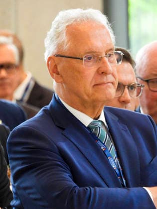 CNTV INNENMUNISTER- Joachim Herrmann CSU Politiker Bayerische Staatsminister des Innern, für Sport und Integration auf der 225.Sitzung der Staendigen Konferenz der Innenminister und Senatoren der Laender am 17. Juni 2026 im Congress Center Hamburg Hamburg Deutschland *** CNTV MINISTER OF THE INTERIOR Joachim Herrmann, CSU politician and Bavarian Minister of the Interior, Sports, and Integration, at the 225th meeting of the Standing Conference of the Ministers of the Interior and Senators of the States on June 17, 2026, at the Congress Center Hamburg in Hamburg, Germany,detected_source_language