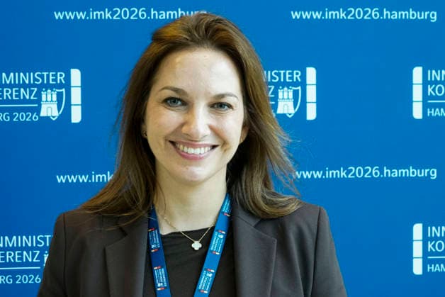 CNTV INNENMUNISTER- Magdalena Finke Politikerin (CDU). Ministerin fuer Inneres, Kommunales, Wohnen und Sport des Landes Schleswig-Holstein auf der 225.Sitzung der Staendigen Konferenz der Innenminister und Senatoren der Laender am 17. Juni 2026 im Congress Center Hamburg Hamburg Deutschland *** CNTV INTERIOR MINISTER Magdalena Finke, CDU politician and Minister of the Interior, Local Government, Housing, and Sports for the State of Schleswig-Holstein, at the 225th meeting of the Standing Conference of State Interior Ministers and Senators on June 17, 2026, at the Congress Center Hamburg in Hamburg, Germany,detected_source_language