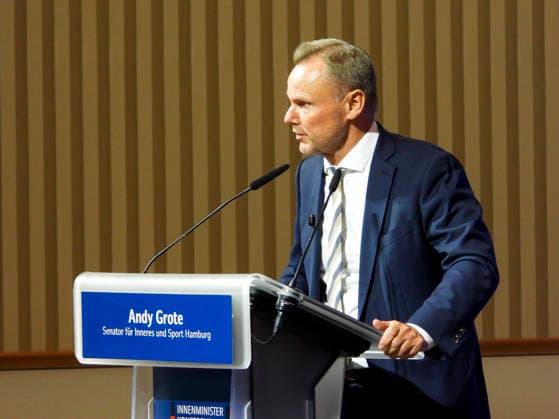 CNTV INNENMUNISTER- IMK-Vorsitzenden, Hamburgs Innen Senator Andy Grote Rede auf der 225.Sitzung der Staendigen Konferenz der Innenminister und Senatoren der Laender am 17. Juni 2026 im Congress Center Hamburg Hamburg Deutschland *** CNTV
