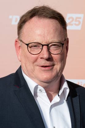 Torsten BURMESTER, Politiker, SPD, Oberbuergermeister der Stadt Koeln, Portraet, Porträt, Portrait, Angeschnittenes Einzelbild, Einzelmotiv, Roter Teppich, Red Carpet Show, Ankunft, arrival, Sommerfest der Film und Medienstiftung NRW in Koeln, 17.06.2026. *** Torsten BURMESTER, politician, SPD, Mayor of Cologne, portrait, cropped single image, single subject, red carpet, Red Carpet Show, Arrival, Summer Festival of the Film and Media Foundation NRW in Cologne, June 17, 2026,detected_source_language