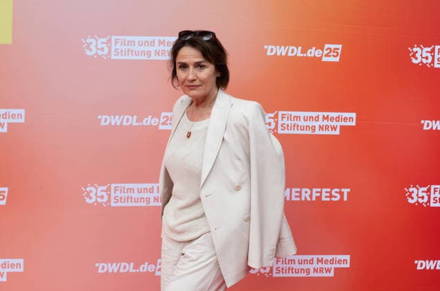 Sandra MAISCHBERGER, Moderatorin, Portraet, Porträt, Portrait, Angeschnittenes Einzelbild, Einzelmotiv, Roter Teppich, Red Carpet Show, Ankunft, arrival, Sommerfest der Film und Medienstiftung NRW in Koeln, 17.06.2026. *** Sandra MAISCHBERGER, Host, Portrait, Single-frame shot, Single subject, Red Carpet, Red Carpet Show, Arrival, Summer Festival of the Film and Media Foundation NRW in Cologne, June 17, 2026,detected_source_language