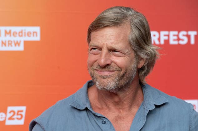 Henning BAUM, Schauspieler, Portraet, Porträt, Portrait, Angeschnittenes Einzelbild, Einzelmotiv, Roter Teppich, Red Carpet Show, Ankunft, arrival, Sommerfest der Film und Medienstiftung NRW in Koeln, 17.06.2026. *** Henning BAUM, actor, portrait, close-up, single image, single subject, red carpet, red carpet event, arrival, Summer Festival of the Film and Media Foundation NRW in Cologne, June 17, 2026,detected_source_language