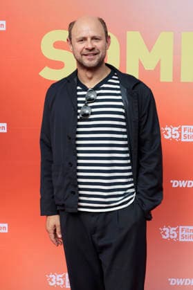 Moritz Führmann beim Sommerfest zum 35-jährigen Bestehen der Film- und Medienstiftung NRW im Park CafÃ . Köln, 17.06.2026 *** Moritz Führmann at the summer festival celebrating the 35th anniversary of the Film and Media Foundation NRW at Park Café in Cologne, June 17, 2026,detected_source_language Foto:xR.xSchmiegeltx xFuturexImagex nrw_sommerfest_6603
