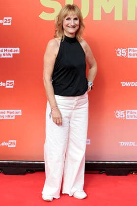 Petra Nadolny beim Sommerfest zum 35-jährigen Bestehen der Film- und Medienstiftung NRW im Park CafÃ . Köln, 17.06.2026 *** Petra Nadolny at the summer party celebrating the 35th anniversary of the Film and Media Foundation NRW at Park Café in Cologne, June 17, 2026,detected_source_language Foto:xR.xSchmiegeltx xFuturexImagex nrw_sommerfest_6607