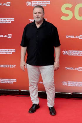 Felix Vörtler beim Sommerfest zum 35-jährigen Bestehen der Film- und Medienstiftung NRW im Park CafÃ . Köln, 17.06.2026 *** Felix Vörtler at the summer festival celebrating the 35th anniversary of the Film and Media Foundation NRW at Park Café in Cologne, June 17, 2026,detected_source_language Foto:xR.xSchmiegeltx xFuturexImagex nrw_sommerfest_6620