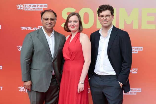 Walid Nakschbandi, Lotte Ruf und Mark Lorei beim Sommerfest zum 35-jährigen Bestehen der Film- und Medienstiftung NRW im Park CafÃ . Köln, 17.06.2026 *** Walid Nakschbandi, Lotte Ruf, and Mark Lorei at the summer party celebrating the 35th anniversary of the Film and Media Foundation NRW at Park Café in Cologne, June 17, 2026,detected_source_language Foto:xR.xSchmiegeltx xFuturexImagex nrw_sommerfest_6629
