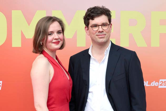 Lotte Ruf und Mark Lorei beim Sommerfest zum 35-jährigen Bestehen der Film- und Medienstiftung NRW im Park CafÃ . Köln, 17.06.2026 *** Lotte Ruf and Mark Lorei at the summer festival celebrating the 35th anniversary of the Film and Media Foundation NRW at Park Café in Cologne, June 17, 2026,detected_source_language Foto:xR.xSchmiegeltx xFuturexImagex nrw_sommerfest_6630