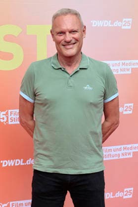 Klaus Nierhoff beim Sommerfest zum 35-jährigen Bestehen der Film- und Medienstiftung NRW im Park CafÃ . Köln, 17.06.2026 *** Klaus Nierhoff at the summer party celebrating the 35th anniversary of the Film and Media Foundation NRW at Park Café in Cologne, June 17, 2026,detected_source_language Foto:xR.xSchmiegeltx xFuturexImagex nrw_sommerfest_6633