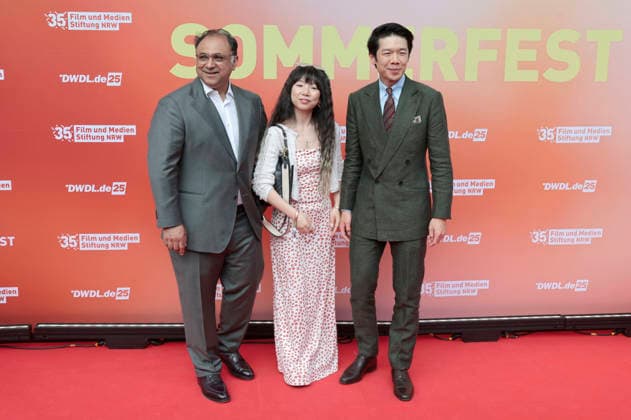 Walid Nakschbandi, Trang Le Hong und Yung Ngo beim Sommerfest zum 35-jährigen Bestehen der Film- und Medienstiftung NRW im Park CafÃ . Köln, 17.06.2026 *** Walid Nakschbandi, Trang Le Hong, and Yung Ngo at the summer festival celebrating the 35th anniversary of the Film and Media Foundation NRW at Park Café in Cologne, June 17, 2026,detected_source_language Foto:xR.xSchmiegeltx xFuturexImagex nrw_sommerfest_6634