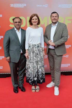 Walid Nakschbandi, Katrin Vernau und Thomas Lückerath beim Sommerfest zum 35-jährigen Bestehen der Film- und Medienstiftung NRW im Park CafÃ . Köln, 17.06.2026 *** Walid Nakschbandi, Katrin Vernau, and Thomas Lückerath at the summer celebration marking the 35th anniversary of the Film and Media Foundation NRW at Park Café in Cologne, June 17, 2026,detected_source_language Foto:xR.xSchmiegeltx xFuturexImagex nrw_sommerfest_6637