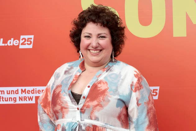 Meltem Kaptan beim Sommerfest zum 35-jährigen Bestehen der Film- und Medienstiftung NRW im Park CafÃ . Köln, 17.06.2026 *** Meltem Kaptan at the summer festival celebrating the 35th anniversary of the Film and Media Foundation NRW at Park Café in Cologne, June 17, 2026,detected_source_language Foto:xR.xSchmiegeltx xFuturexImagex nrw_sommerfest_6658