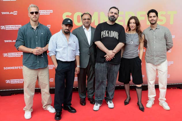 Walid Nakschbandi, Bilal Bahadir und Cagdas Eren Yüksel mit Gästen beim Sommerfest zum 35-jährigen Bestehen der Film- und Medienstiftung NRW im Park CafÃ . Köln, 17.06.2026 *** Walid Nakschbandi, Bilal Bahadir, and Cagdas Eren Yüksel with guests at the summer celebration marking the 35th anniversary of the Film and Media Foundation NRW at Park Café in Cologne, June 17, 2026,detected_source_language Foto:xR.xSchmiegeltx xFuturexImagex nrw_sommerfest_6662