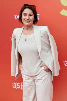 Sandra Maischberger beim Sommerfest zum 35-jährigen Bestehen der Film- und Medienstiftung NRW im Park CafÃ . Köln, 17.06.2026 *** Sandra Maischberger at the summer celebration marking the 35th anniversary of the Film and Media Foundation NRW at Park Café in Cologne, June 17, 2026,detected_source_language Foto:xR.xSchmiegeltx xFuturexImagex nrw_sommerfest_6666