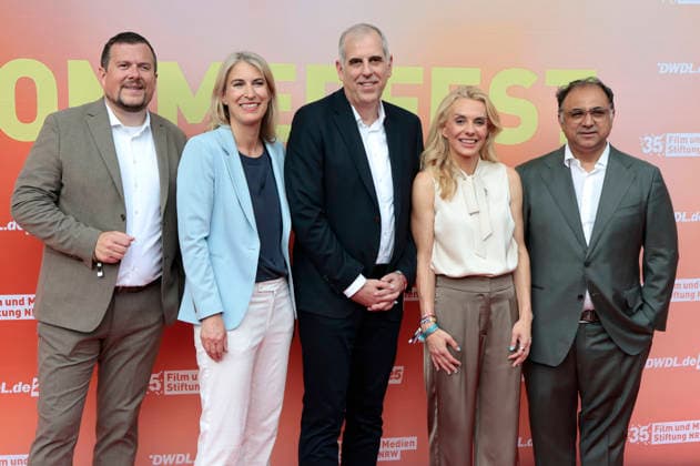 Thomas Lückerath, Gast, Stephan Schmitter, Inga Leschek und Walid Nakschbandi beim Sommerfest zum 35-jährigen Bestehen der Film- und Medienstiftung NRW im Park CafÃ . Köln, 17.06.2026 *** Thomas Lückerath, a guest, Stephan Schmitter, Inga Leschek, and Walid Nakschbandi at the summer party celebrating the 35th anniversary of the Film and Media Foundation NRW at Park Café in Cologne, June 17, 2026,detected_source_language Foto:xR.xSchmiegeltx xFuturexImagex nrw_sommerfest_6674