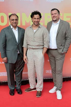 Walid Nakschbandi, Serkan Kaya und Thomas Lückerath beim Sommerfest zum 35-jährigen Bestehen der Film- und Medienstiftung NRW im Park CafÃ . Köln, 17.06.2026 *** Walid Nakschbandi, Serkan Kaya, and Thomas Lückerath at the summer party celebrating the 35th anniversary of the Film and Media Foundation NRW at Park Café in Cologne, June 17, 2026,detected_source_language Foto:xR.xSchmiegeltx xFuturexImagex nrw_sommerfest_6682