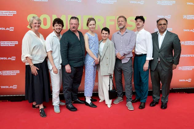 Luzia Schmid, Maximilian Mundt, Peter Kurth, Magdalena Laubisch, Gast, Sönke Wortmann, Merlin Sandmeyer und Walid Nakschbandi beim Sommerfest zum 35-jährigen Bestehen der Film- und Medienstiftung NRW im Park CafÃ . Köln, 17.06.2026 *** Luzia Schmid, Maximilian Mundt, Peter Kurth, Magdalena Laubisch, Guest, Sönke Wortmann, Merlin Sandmeyer, and Walid Nakschbandi at the summer party celebrating the 35th anniversary of the Film and Media Foundation NRW at Park Café in Cologne, June 17, 2026,detected_source_language Foto:xR.xSchmiegeltx xFuturexImagex nrw_sommerfest_6675
