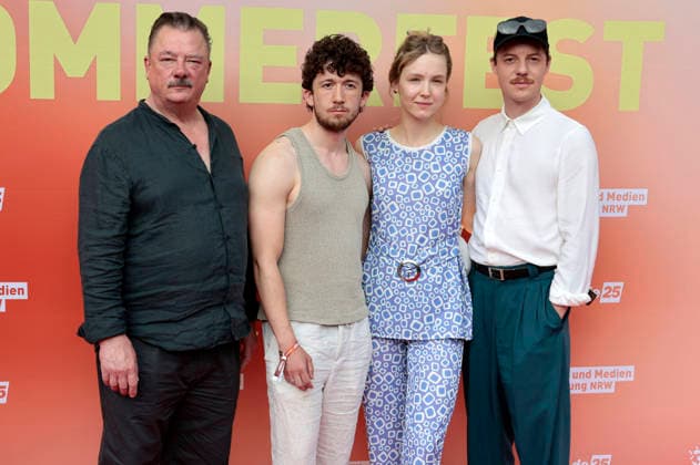 Peter Kurth, Maximilian Mundt, Magdalena Laubisch und Merlin Sandmeyer beim Sommerfest zum 35-jährigen Bestehen der Film- und Medienstiftung NRW im Park CafÃ . Köln, 17.06.2026 *** Peter Kurth, Maximilian Mundt, Magdalena Laubisch, and Merlin Sandmeyer at the summer celebration marking the 35th anniversary of the Film and Media Foundation NRW at Park Café in Cologne, June 17, 2026,detected_source_language Foto:xR.xSchmiegeltx xFuturexImagex nrw_sommerfest_6680
