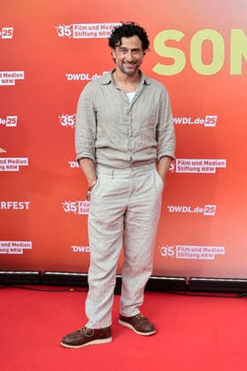 Serkan Kaya beim Sommerfest zum 35-jährigen Bestehen der Film- und Medienstiftung NRW im Park CafÃ . Köln, 17.06.2026 *** Serkan Kaya at the summer festival celebrating the 35th anniversary of the Film and Media Foundation NRW at Park Café in Cologne, June 17, 2026,detected_source_language Foto:xR.xSchmiegeltx xFuturexImagex nrw_sommerfest_6683