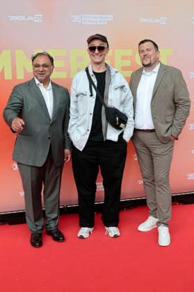 Walid Nakschbandi, Jan Böhmermann und Thomas Lückerath beim Sommerfest zum 35-jährigen Bestehen der Film- und Medienstiftung NRW im Park CafÃ . Köln, 17.06.2026 *** Walid Nakschbandi, Jan Böhmermann, and Thomas Lückerath at the summer party celebrating the 35th anniversary of the Film and Media Foundation NRW at Park Café in Cologne, June 17, 2026,detected_source_language Foto:xR.xSchmiegeltx xFuturexImagex nrw_sommerfest_6690
