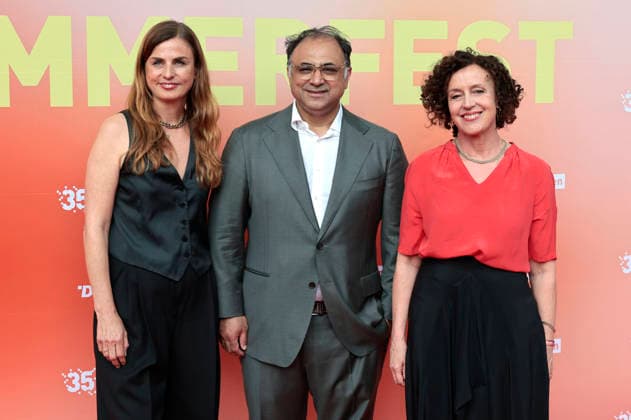 Janine Jackowski, Walid Nakschbandi und Maria Schrader beim Sommerfest zum 35-jährigen Bestehen der Film- und Medienstiftung NRW im Park CafÃ . Köln, 17.06.2026 *** Janine Jackowski, Walid Nakschbandi, and Maria Schrader at the summer party celebrating the 35th anniversary of the Film and Media Foundation NRW at Park Café in Cologne, June 17, 2026,detected_source_language Foto:xR.xSchmiegeltx xFuturexImagex nrw_sommerfest_6696