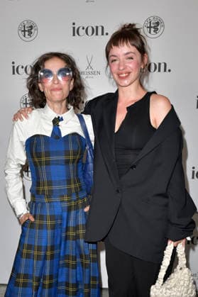Anna Thalbach mit Tochter Nellie Thalbach beim ICON Summer Dinner in der Manon Brasserie Nouvelle im Hotel Roomers. Berlin, 17.06.2026 *** Anna Thalbach with her daughter Nellie Thalbach at the ICON Summer Dinner at Manon Brasserie Nouvelle in the Hotel Roomers Berlin, June 17, 2026,detected_source_language Foto:xM.xBehrensx xFuturexImagex icon_6121