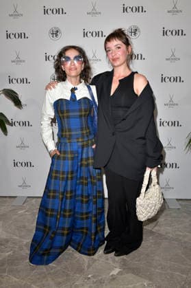 Anna Thalbach mit Tochter Nellie Thalbach beim ICON Summer Dinner in der Manon Brasserie Nouvelle im Hotel Roomers. Berlin, 17.06.2026 *** Anna Thalbach with her daughter Nellie Thalbach at the ICON Summer Dinner at Manon Brasserie Nouvelle in the Hotel Roomers Berlin, June 17, 2026,detected_source_language Foto:xM.xBehrensx xFuturexImagex icon_6118
