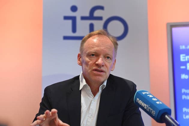 News Bilder des Tages Prof. Dr. Dr. h.c. Clemens Fuest, Praesident des ifo Instituts, Einzelbild,angeschnittenes Einzelmotiv,Halbfigur,Portrait,Portraet. ifo Institut:Konjunkturprognose Sommer 2026 am 18.06.2025 in Muenchen. *** Prof. Dr. Dr. h.c. Clemens Fuest, President of the ifo Institute, single image, cropped close-up, half-length portrait, portrait of the ifo Institute’s Summer 2026 Economic Forecast on June 18, 2025, in Munich,detected_source_language