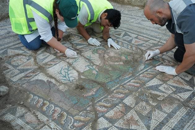 News Bilder des Tages Depiction of the 3rd-Century river god Young Eurymedon discovered in Aspendos ANTALYA, TURKIYE - JUNE 18: (----EDITORIAL USE ONLY MANDATORY CREDIT - TURKISH MINISTRY OF CULTURE AND TOURISM HANDOUT - NO MARKETING NO ADVERTISING CAMPAIGNS - DISTRIBUTED AS A SERVICE TO CLIENTS----) Archaeologists uncover a mosaic-decorated architectural structure measuring approximately 6 by 25 meters during excavations carried out in the eastern square of Theatre Street, which connects the Acropolis of Aspendos with the theater in Antalya, Turkiye on June 18, 2026. Based on its iconographic features and comparable examples, the figure is identified as the Young Eurymedon, the river god of Aspendos, symbolizing the Eurymedon River that gave life to the  Copyright: x2026xAnadoluxTurxMinistryxofxCulturexandxTourismx