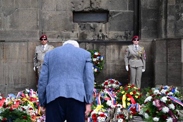 News Bilder des Tages Honouring of Czechoslovak paratroopers memory on 84th anniversary of assassination of Nazi Deputy Reichsprotektor Reinhard Heydrich, on June 18, 2026, in Prague, Czech Republic. (CTKxPhoto MichalxKamaryt) CTKPhotoP2026061803856  CTKPhotoP2026061803856