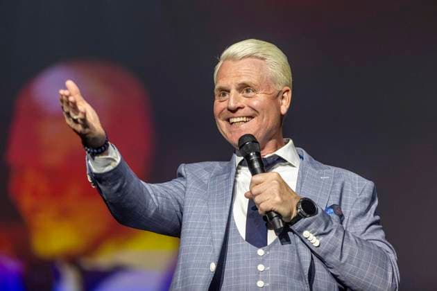 Die Sparkasse Velbert zeichnet am Mittwoch, dem 17. Juni 2026 die Gewinner im PS-Sparen ** NUR FÜR REDAKTIONELLE ZWECKE ** EDITORIAL USE ONLY **<p>Moderator Guido Cantz mit Stand up am Mittwoch, dem 17. Juni 2026 bei der Veranstaltung PS-Sparen im Forum Velbert ; Deutschland NRW Velbert Copyright: WalterxFischer *** On Wednesday, June 17, 2026, Sparkasse Velbert will honor the winners of the PS Sparen contest FOR EDITORIAL USE ONLY EDITORIAL USE ONLY p Host Guido Cantz performing a stand-up routine on Wednesday, June 17, 2026, at the PS Sparen event at the Forum Velbert in Velbert, North Rhine-Westphalia, Germany. Copyright WalterxFischer,detected_source_language Copyright: WalterxFischer doc86c8s39mjfbcd2vwqev ,EDITORIAL USE ONLY