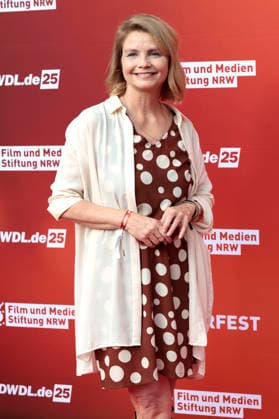 Annette Frier beim Sommerfest zum 35-jährigen Bestehen der Film- und Medienstiftung NRW im Park CafÃ . Köln, 17.06.2026 *** Annette Frier at the summer party celebrating the 35th anniversary of the Film and Media Foundation NRW at Park Café in Cologne, June 17, 2026,detected_source_language Foto:xR.xSchmiegeltx xFuturexImagex nrw_sommerfest_6712