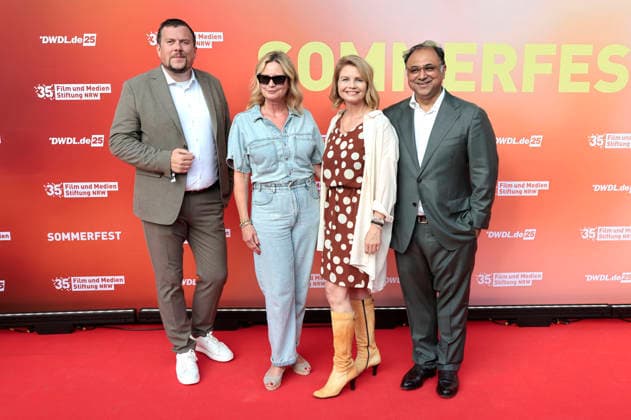 Thomas Lückerath, Sabine Frier, Annette Frier und Walid Nakschbandi beim Sommerfest zum 35-jährigen Bestehen der Film- und Medienstiftung NRW im Park CafÃ . Köln, 17.06.2026 *** Thomas Lückerath, Sabine Frier, Annette Frier, and Walid Nakschbandi at the summer party celebrating the 35th anniversary of the Film and Media Foundation NRW at Park Café in Cologne, June 17, 2026,detected_source_language Foto:xR.xSchmiegeltx xFuturexImagex nrw_sommerfest_6714